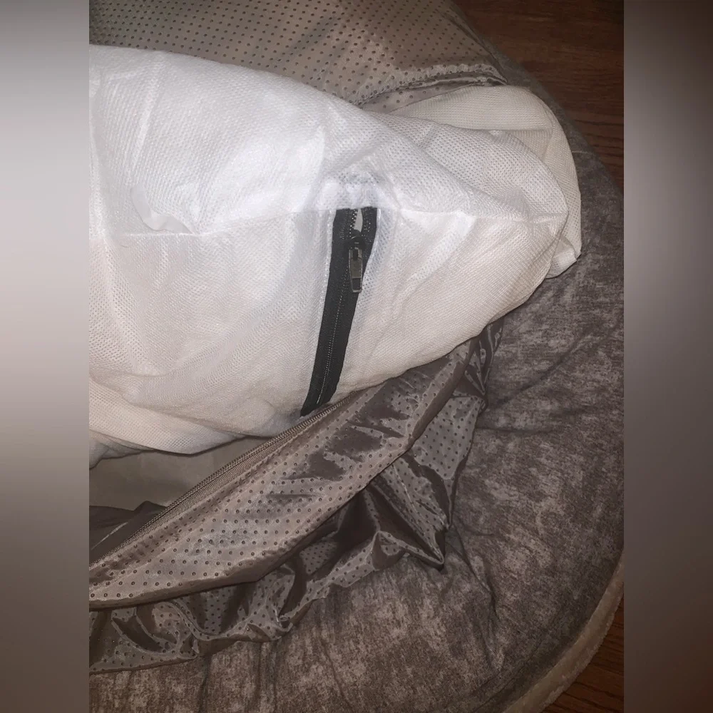 Preloved 32” Dog Bed